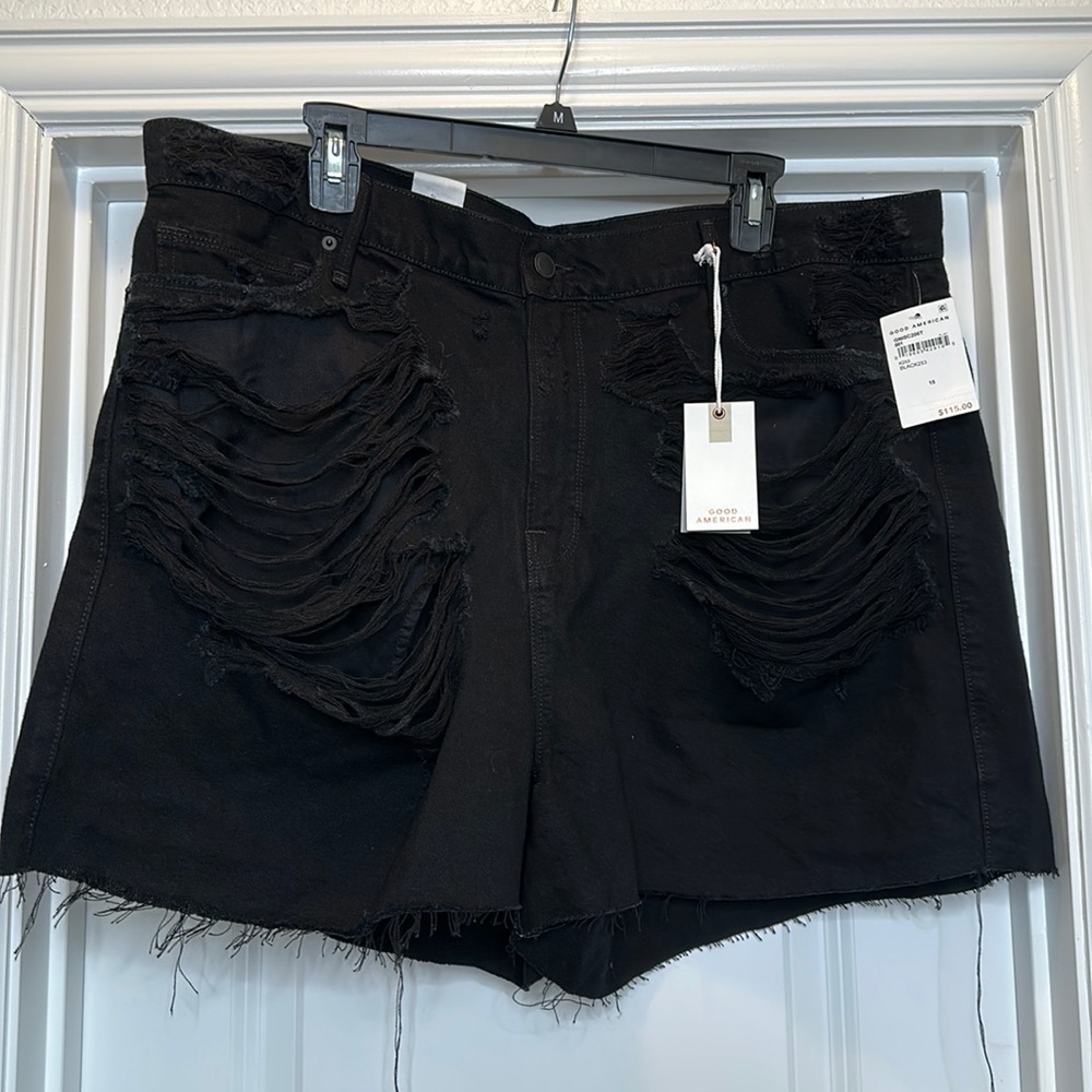 NWT! Good American distressed black jean shorts‎ Sz 15W.